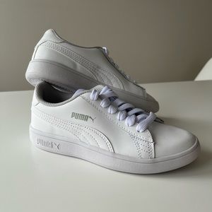 Brand New Puma Smash v2 Leather Sneakers For Big Kids Size 13,5